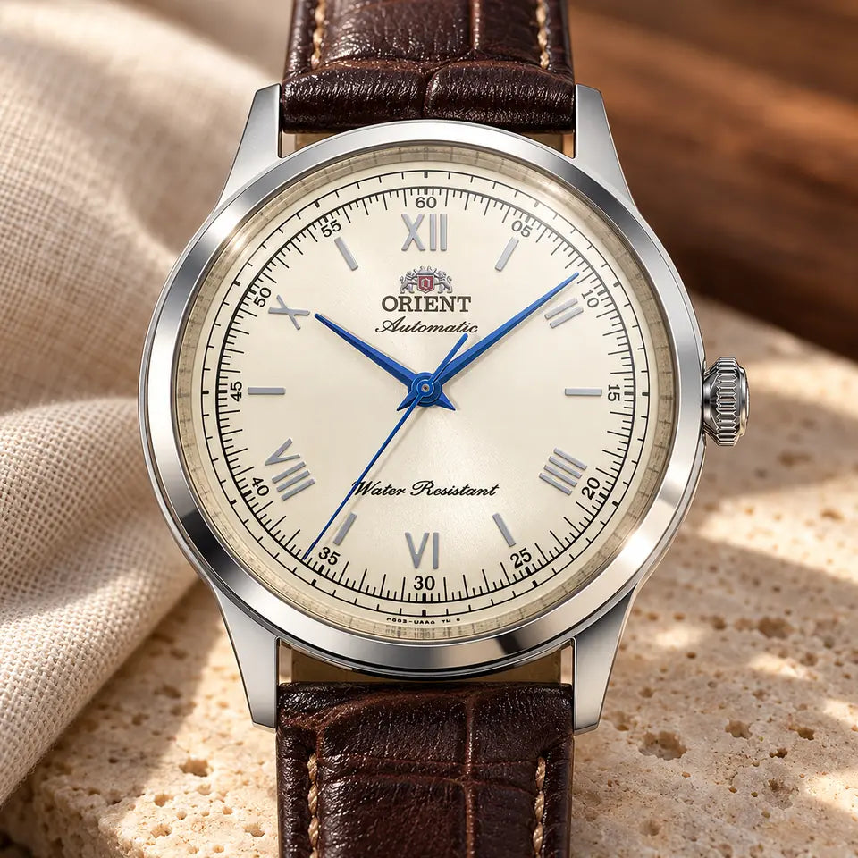 Orient Bambino RA-BB0003Y mit elfenbeinfarbenem Zifferblatt und braunem Lederband